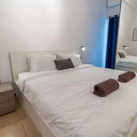 Spinola Seafront Loft Deluxe Saint Julian's